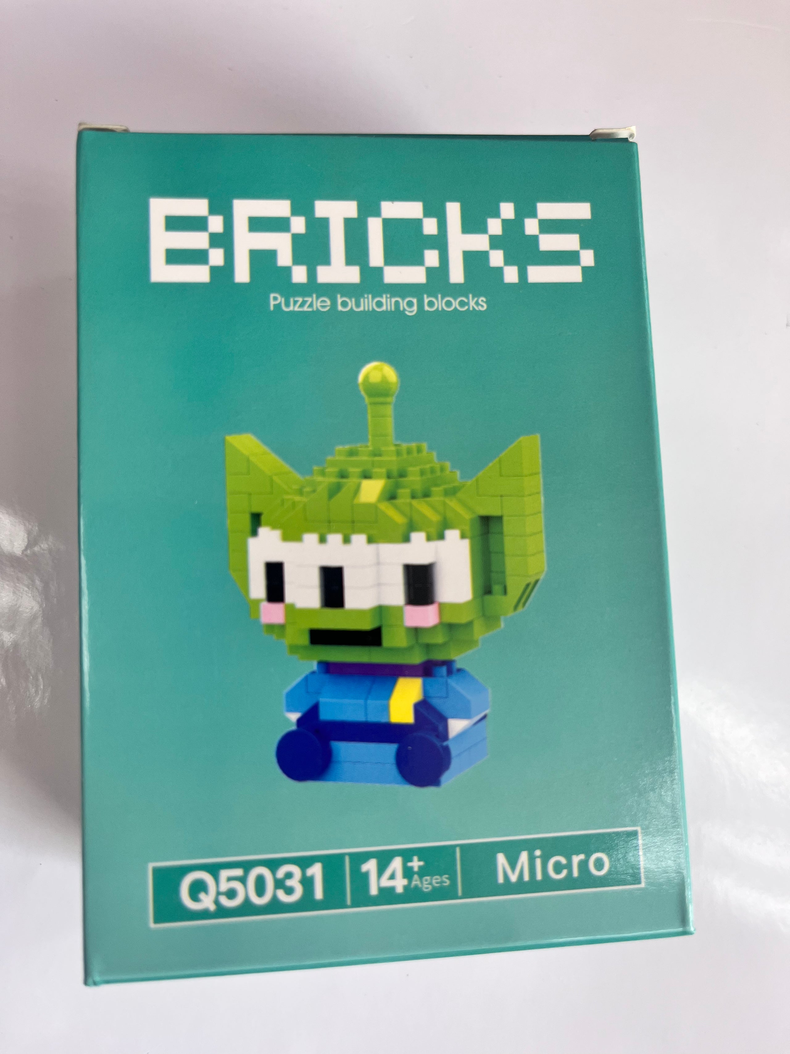 Aliens bricks